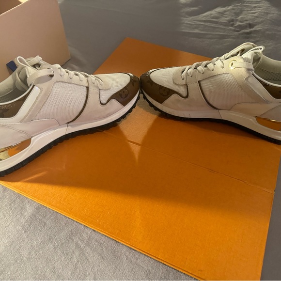 Louis Vuitton Run Away Sneakers 39 - Picture 6 of 8